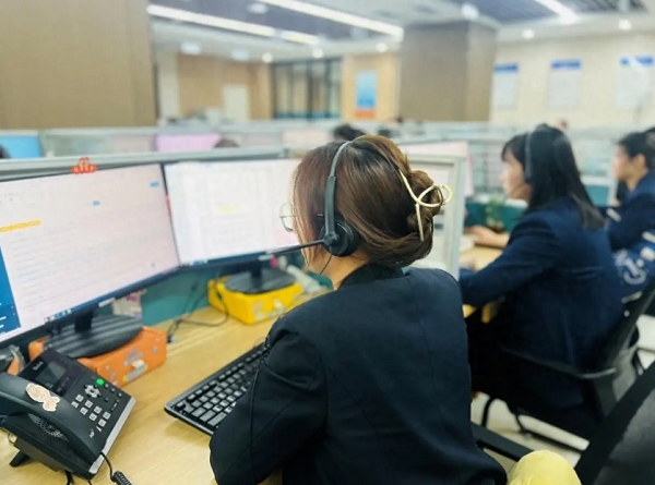 传统的人工客服模式需要投入大量的人力成本