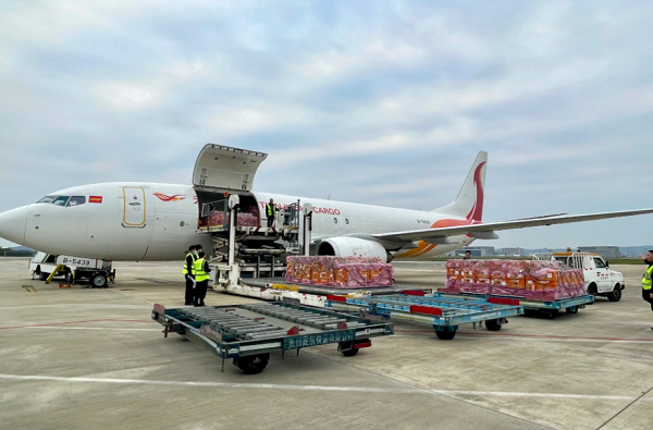 高价值、轻小、时尚或电子类产品优先考虑空运