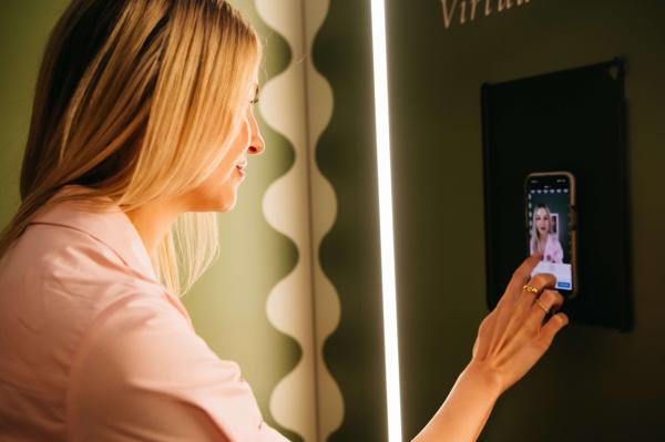 虚拟试戴让消费者在购买前就有了清晰的预期