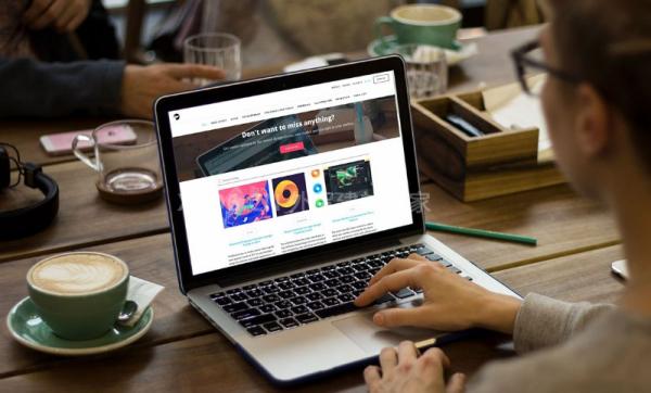 通常将hreflang标签放置在网页的<head>部分